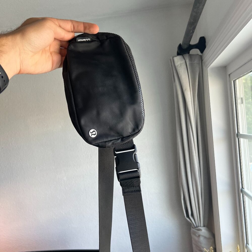 lululemon crossbody bag